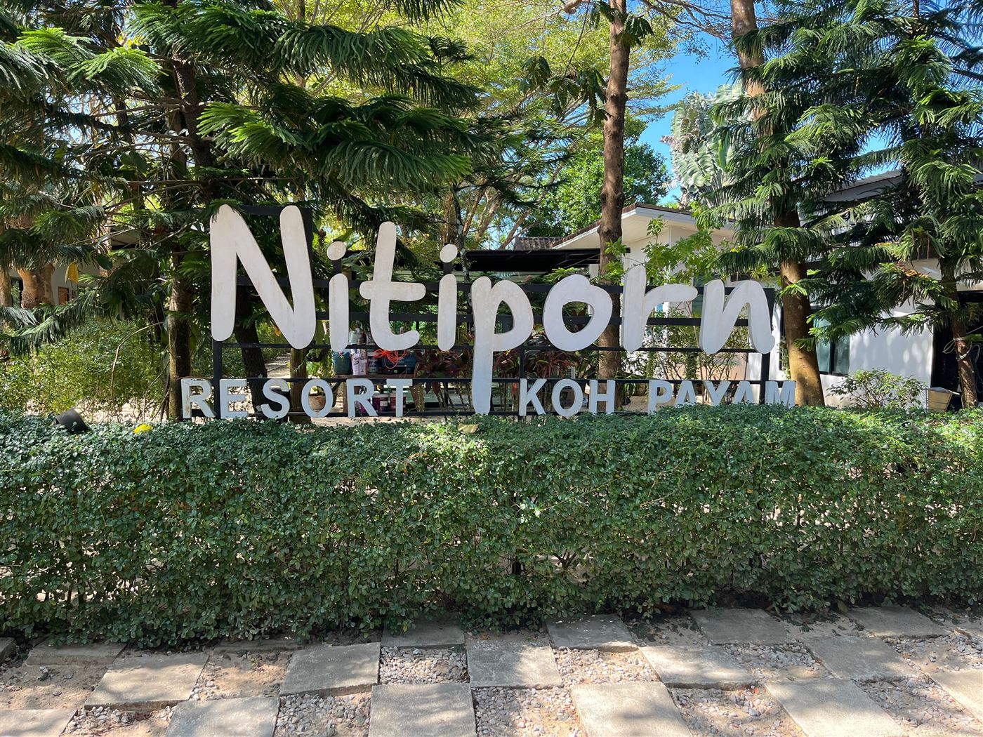 Nitiporn Resort Schild